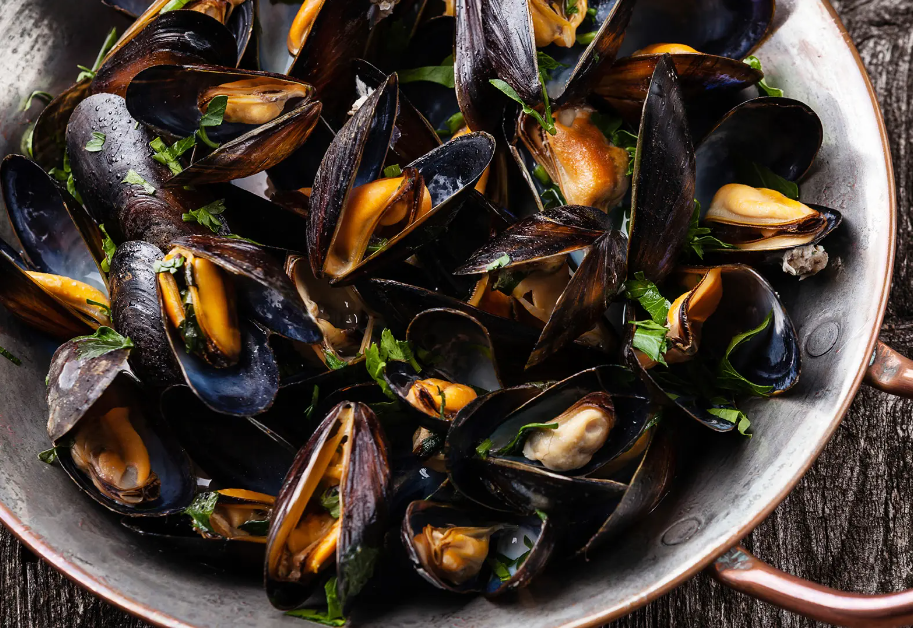 Mussels Black whole Shell loose Fresh 1kg Pack